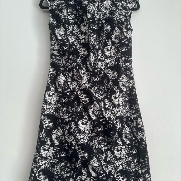 Jacob Black and White Mock Neck Cap Sleeve Midi Dress - Picture 1 of 4